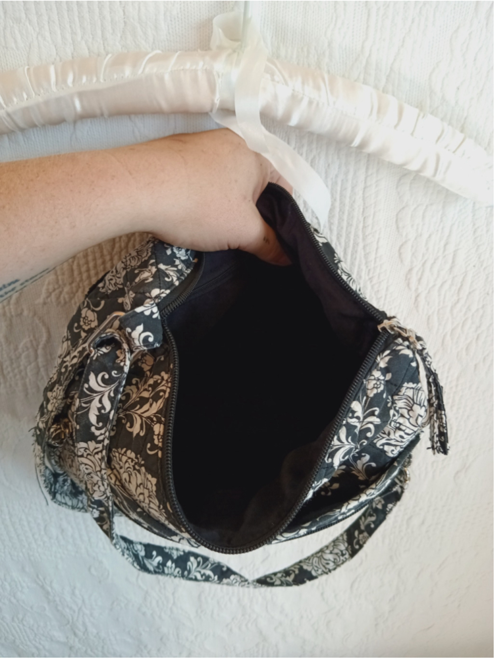 Waverly black white damask quilted crossbody bag cute soft travel purse floral - Picture 6 of 9